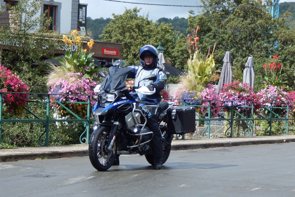 Motorrijbewijspoint Leiden examengarantie AVB en AVD